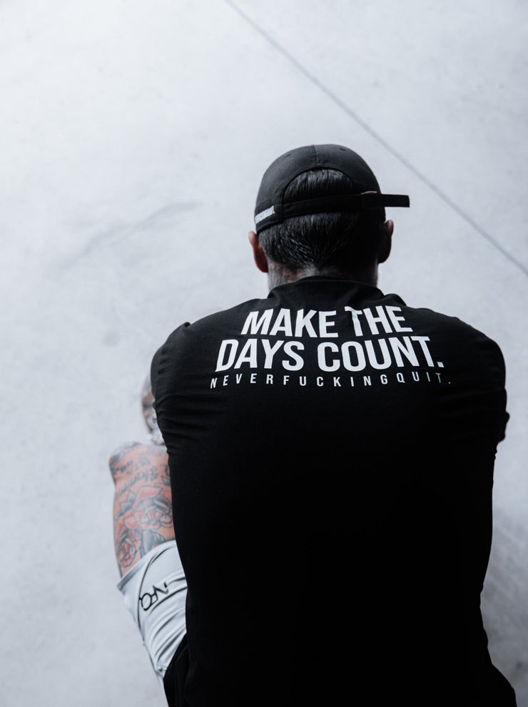 Training Tee LS - Make the Days Count Black/White